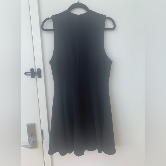 Zip front black dress - Picture 2 of 3